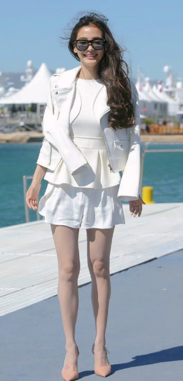 请问angelababy到底有没有穿丝袜呢 #angelababy