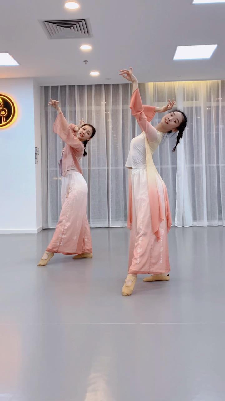 古典舞伯虎说热门舞蹈段落