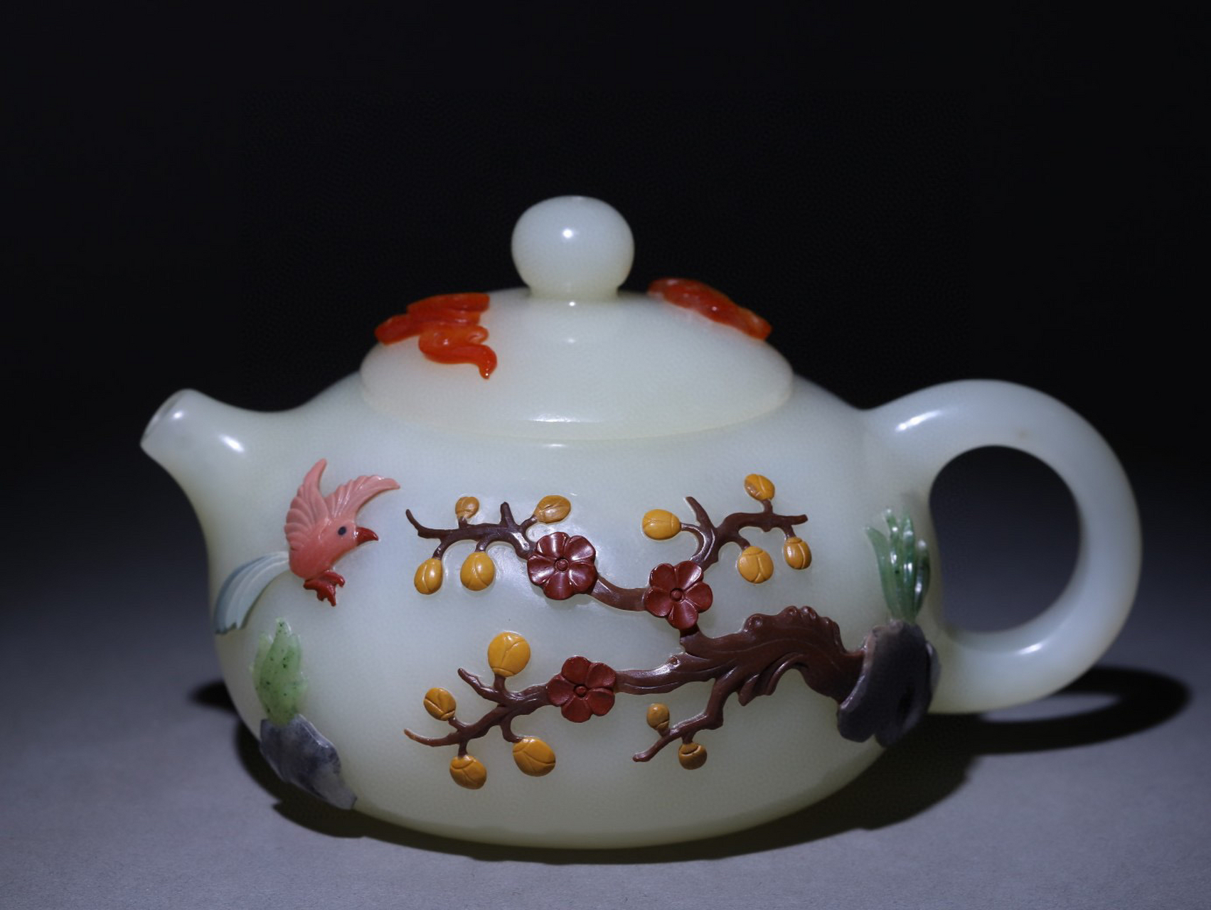 和田玉八宝镶嵌茶壶 高7.5厘米.长12.3厘米.宽9厘米.重239.2克