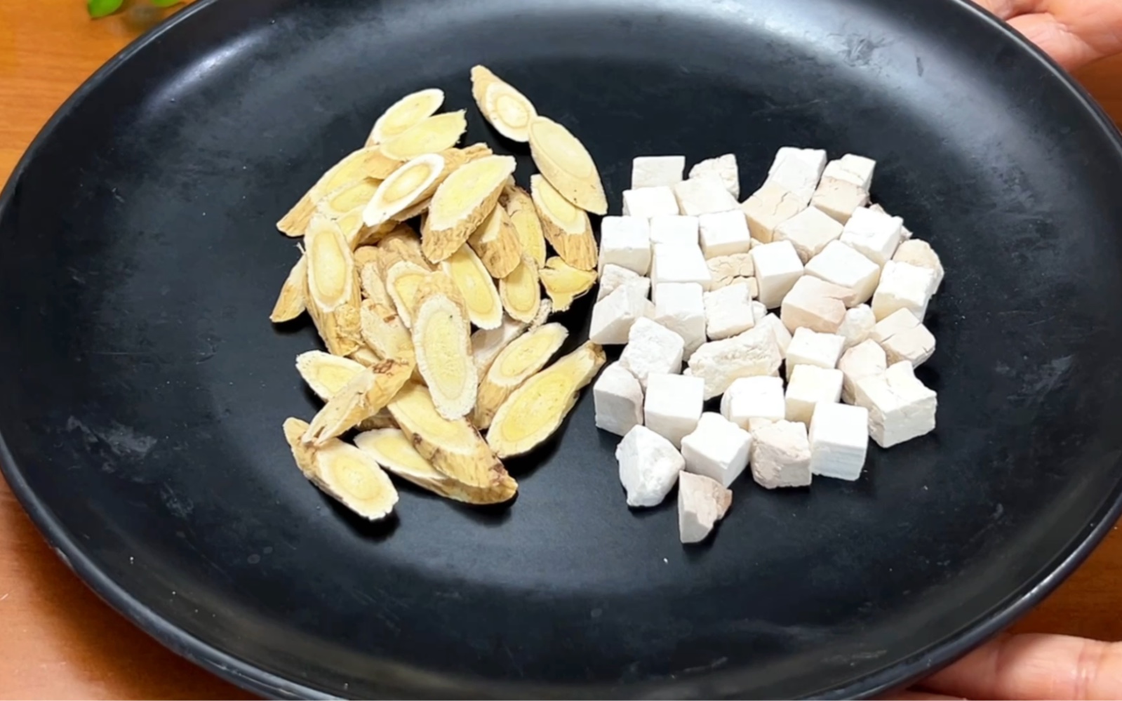 一对56岁的中年夫妻,坚持每日喝黄芪水,后来俩人怎么样了?