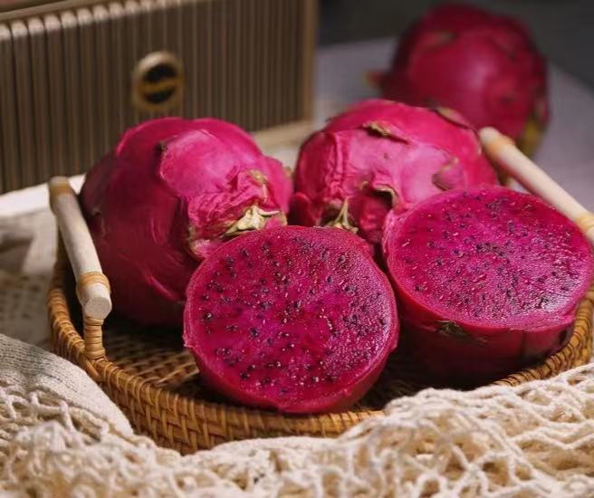 "尝一口三果奇遇,感受鲜果鲜榨汁的独特魅力!