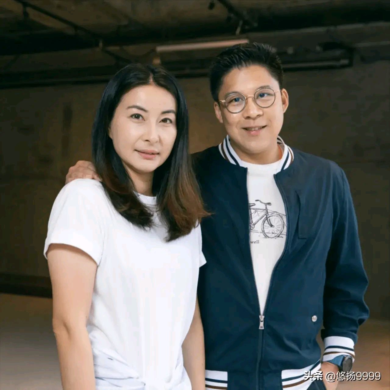 都说孩子不像郭晶晶,霍家的基因太强大了,霍中曦像太爷爷霍英东,两个