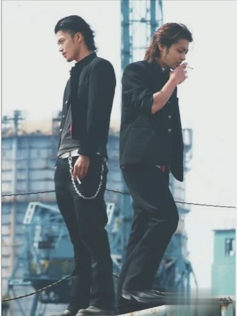 《热血高校》讲述了铃兰高中,一群热血少年,争夺铃兰顶点,脚踢凤仙各