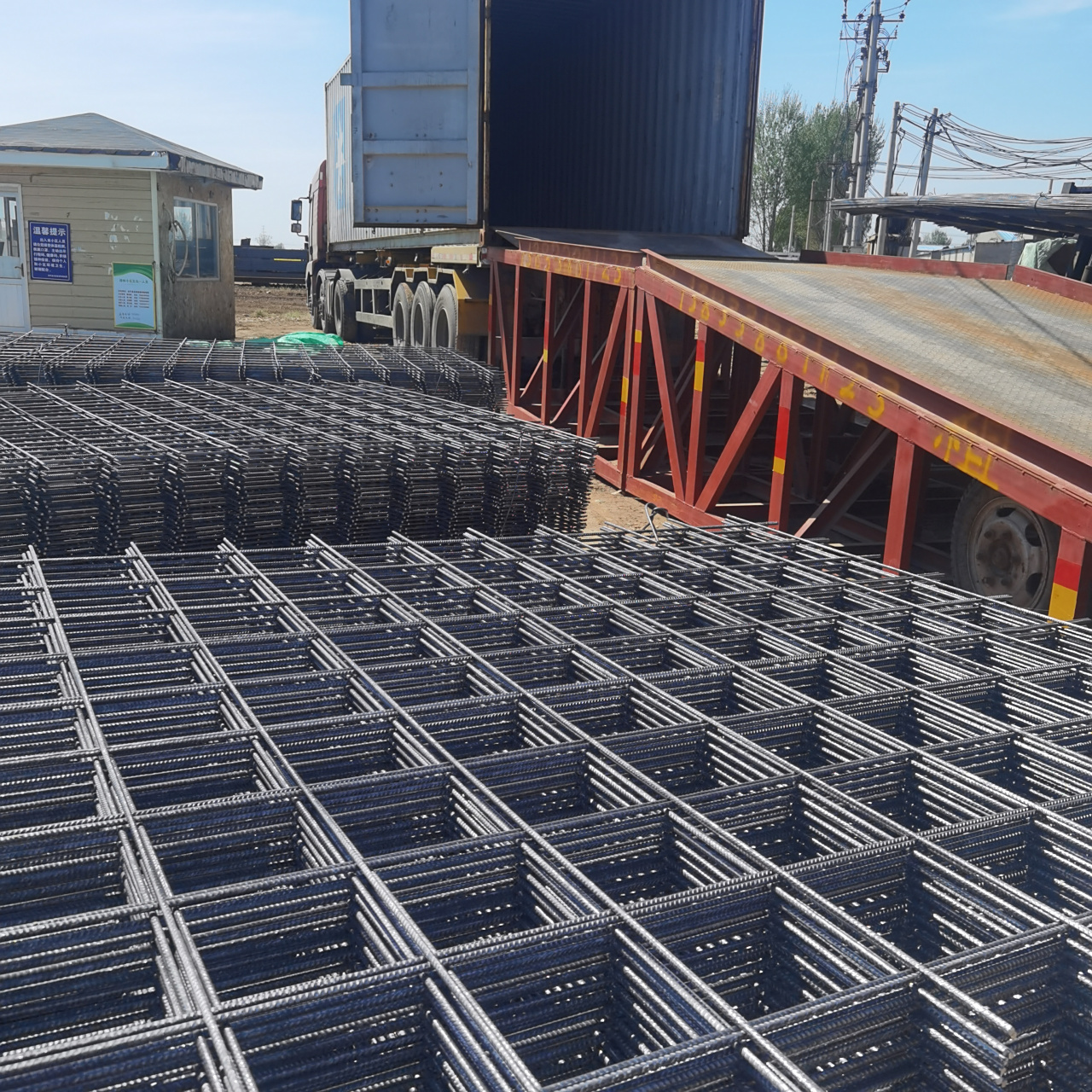 钢筋hpb300和hrb(f)400的区别hpb300意思是屈服强度为300mpa的热轧光