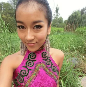 刘石坚:与吉克隽逸相恋6年,将其捧红后惨遭拒婚,如今怎样了