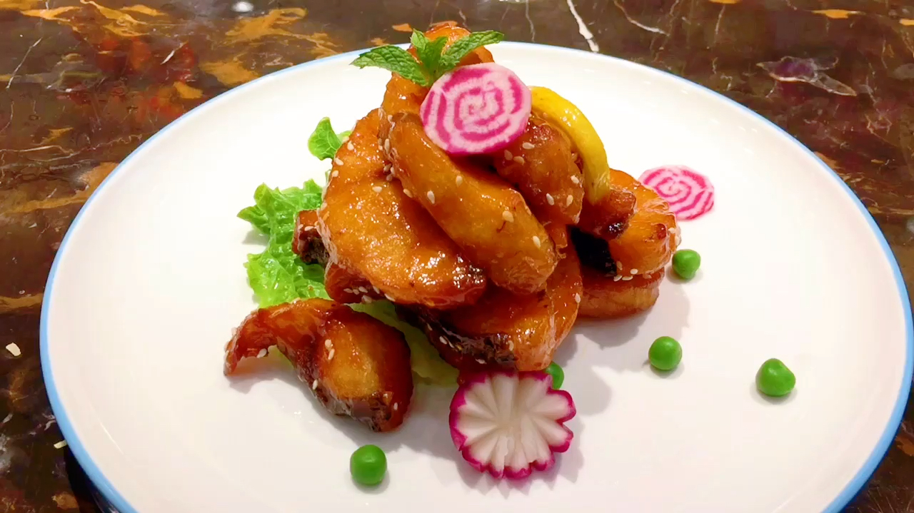 今天教大家做一道柠檬鱼,学会了在家你也是大厨!