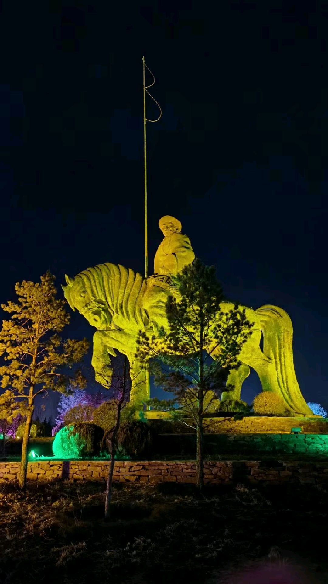 锡林浩特草原城池夜色美