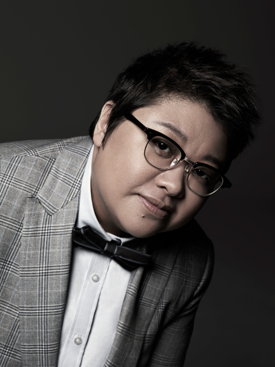 韩红结束义诊众人列队送别# 韩红爱心团队在黑龙江佳木斯桦南县结束