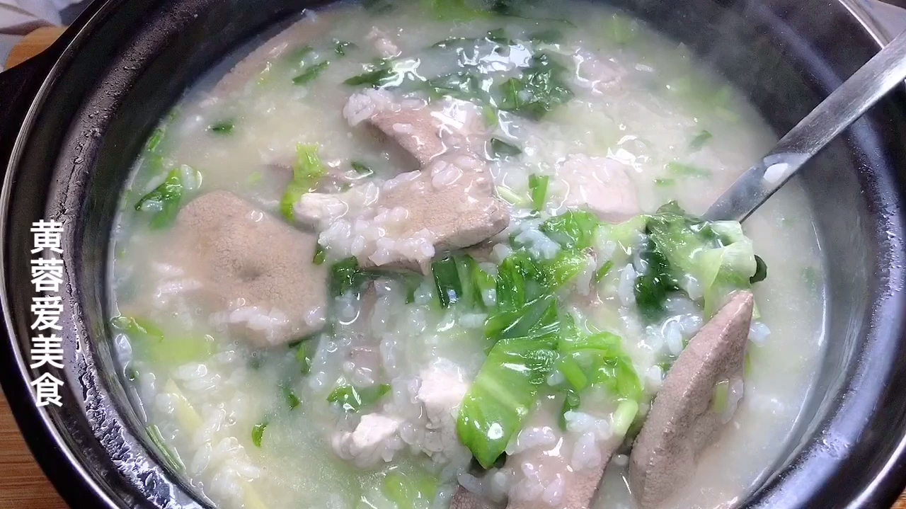 猪肝瘦肉粥广东人最爱的早餐之一,粥鲜味美,营养丰富,老少皆宜