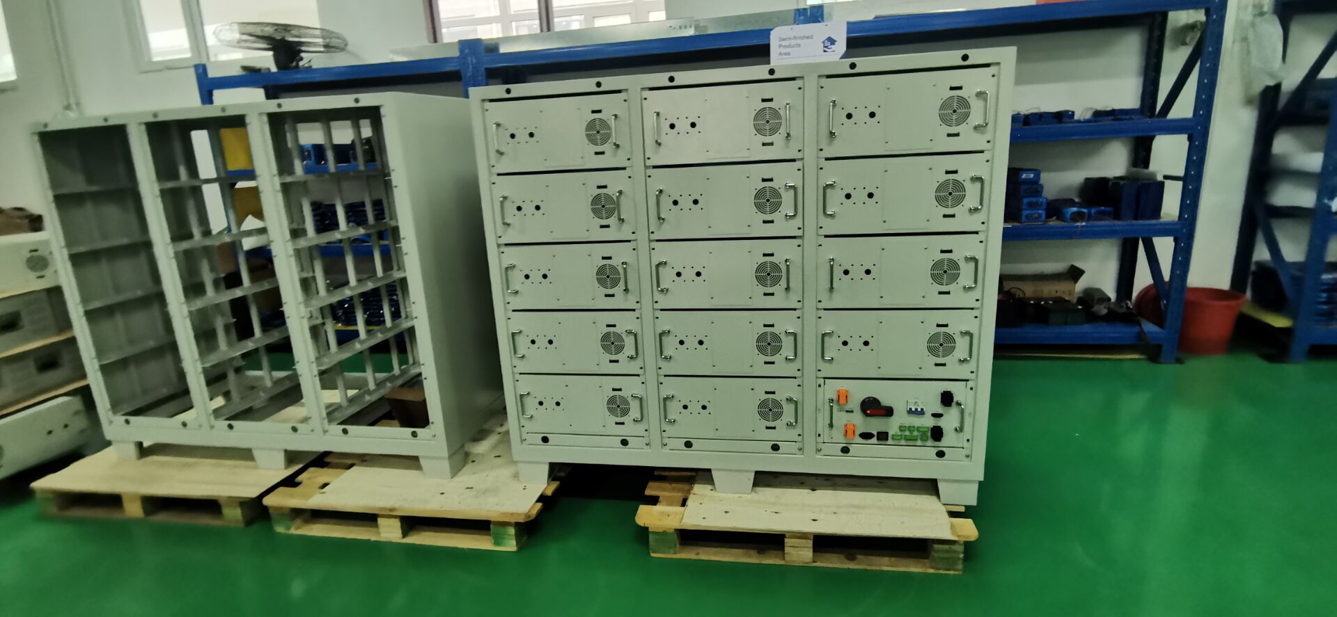 储能锂电池簇组装中