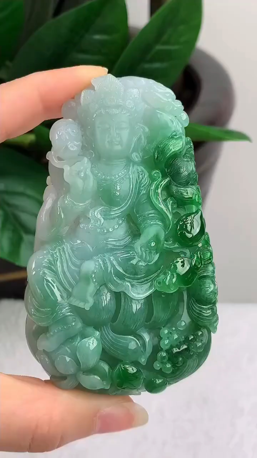 翡翠#大件飘绿渡母观音菩萨 普度众生 度母菩萨吊坠 玉质细腻 种水好 
