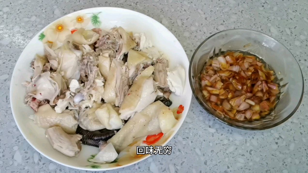 葱油白切鸡,鲜甜爽滑,香味浓郁,好吃不腻!