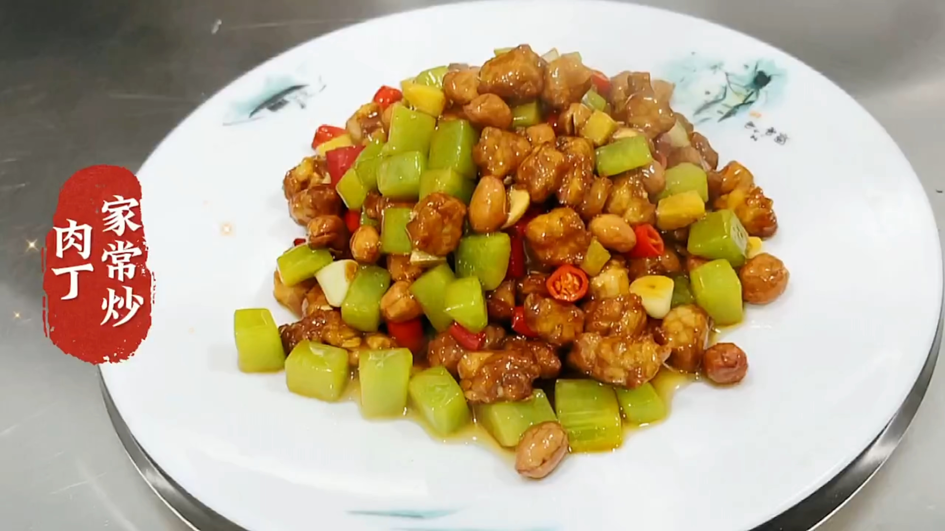 家常炒肉丁这样做,特别下饭的家常菜,荤素搭配,家人多爱吃