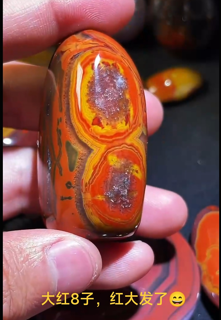 战国红玛瑙红色手把件,天然大红8字和红袈裟人物#文玩