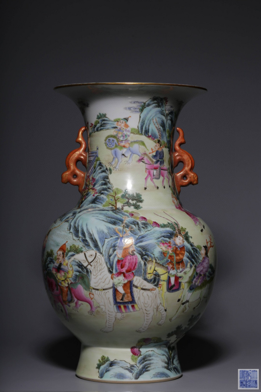 清代 "大清乾隆年制"粉彩八蛮进宝图双耳尊 高34厘米,直径21厘米,重