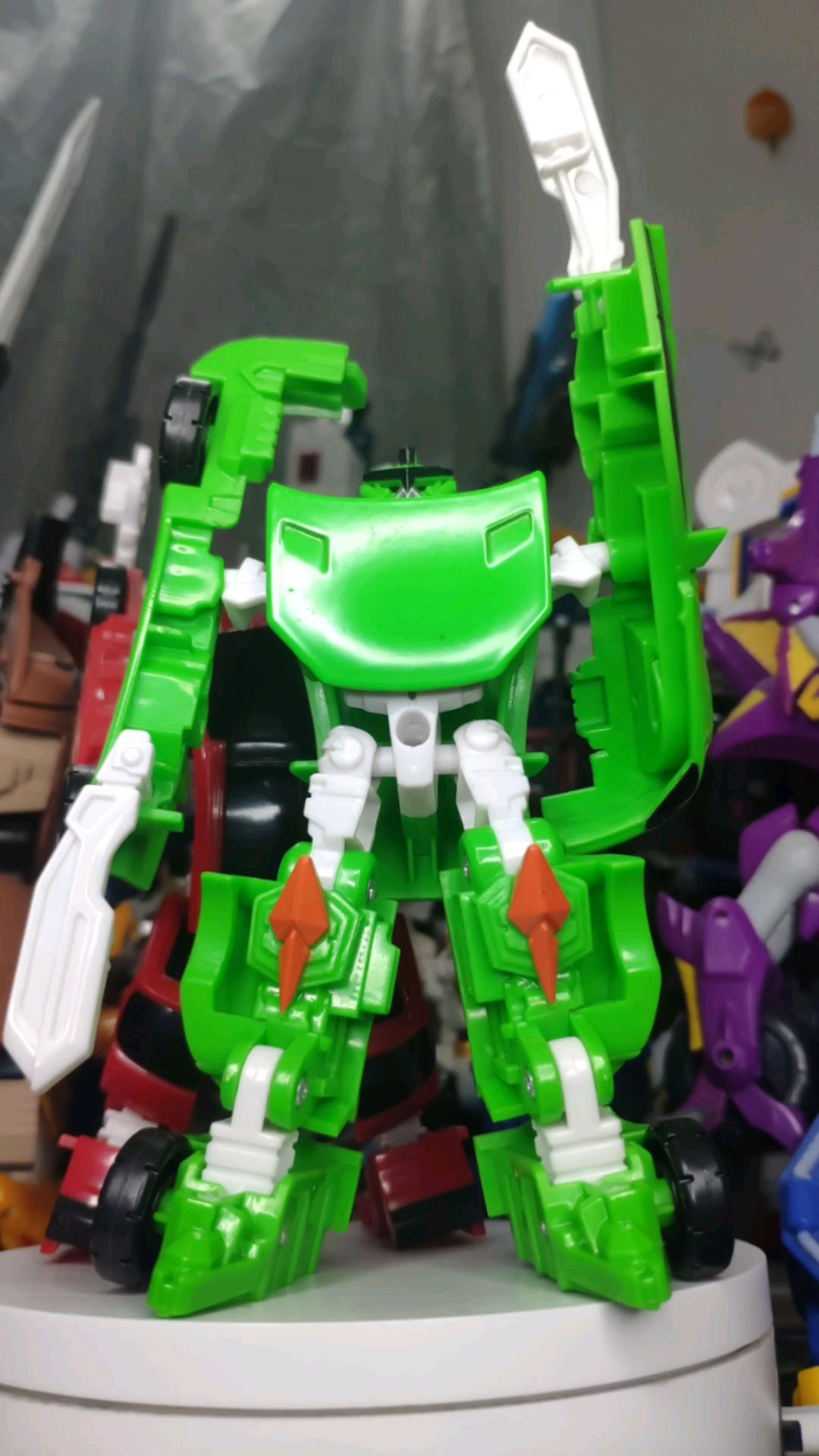 咖宝车神合金版邦格特工与王牌车手机器人形态变形