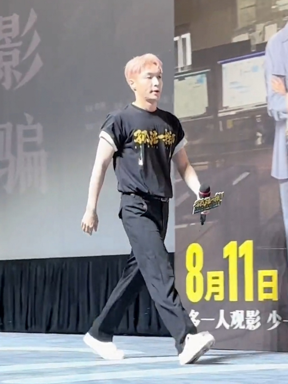 这个电影应该是暗示诈骗一直都存在我们身边吧