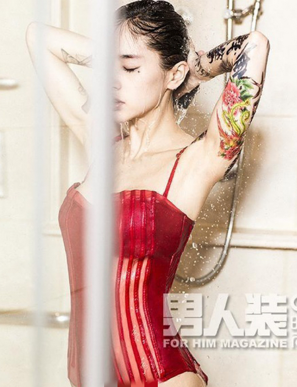 王子文曾经拍摄的男人装封面造型,真的太大胆了!身材真好