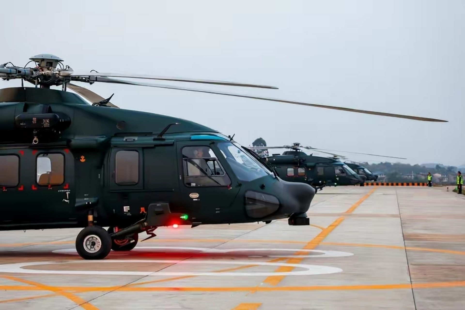 武警机动总队装备的直-20通用直升机,这涂装感觉还不错!