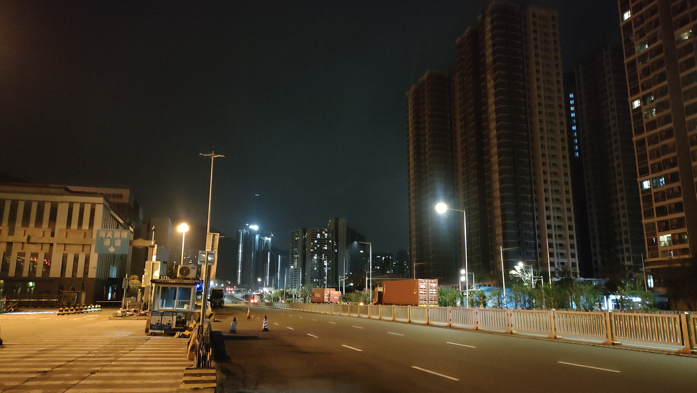 深圳盐田保税区夜景街拍