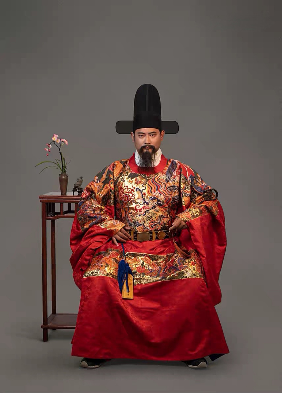  士族,特指东汉,魏晋以来的门阀阶层,或称世族,势族等.