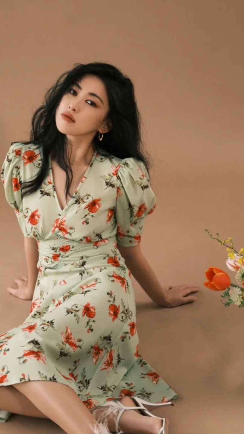 风情万种明艳大美女朱珠的杂志大片穿搭