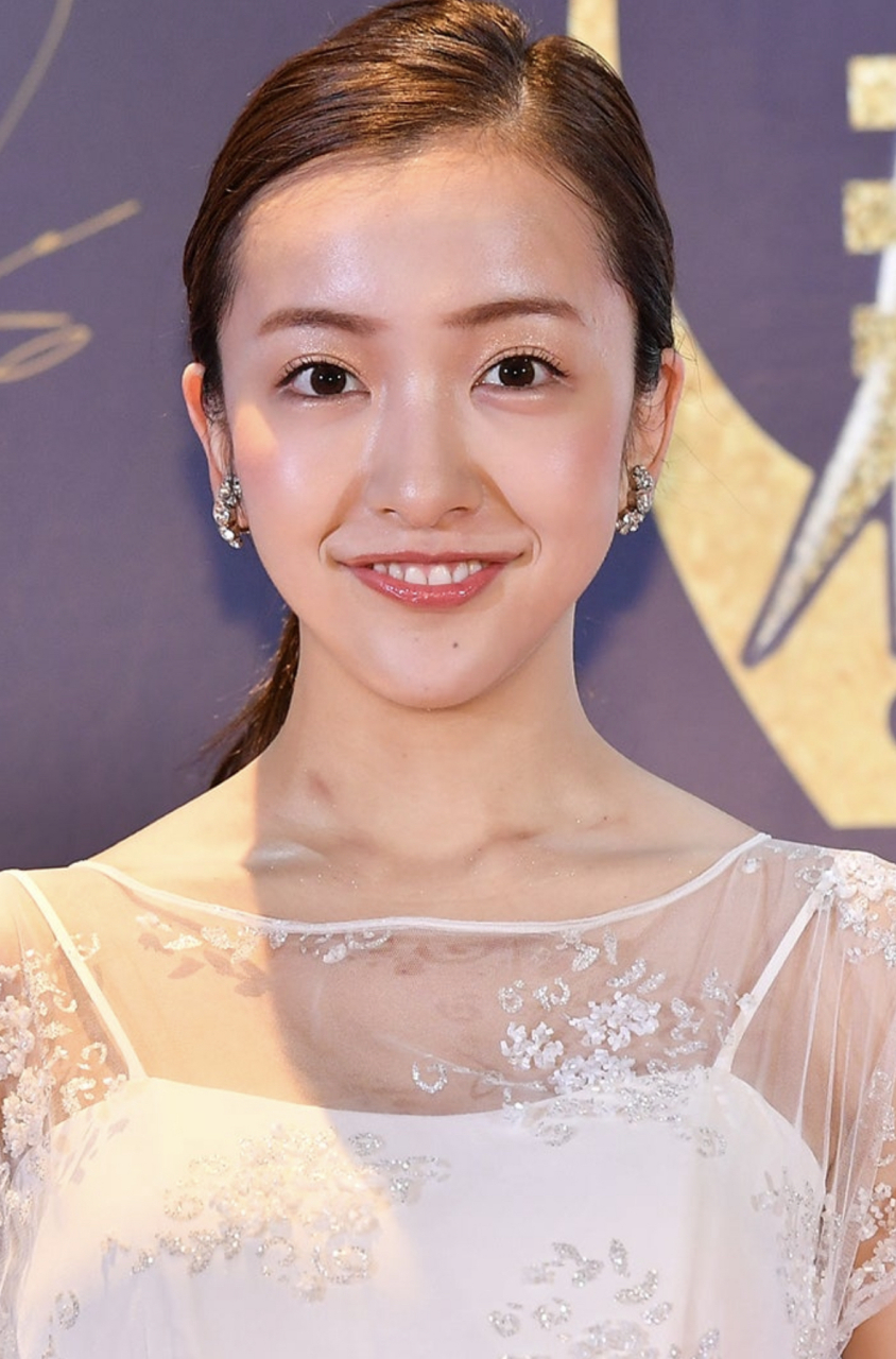 息影两年在家带娃,女儿两岁后"虎牙妹"板野友美复出拍戏,32岁依旧少女