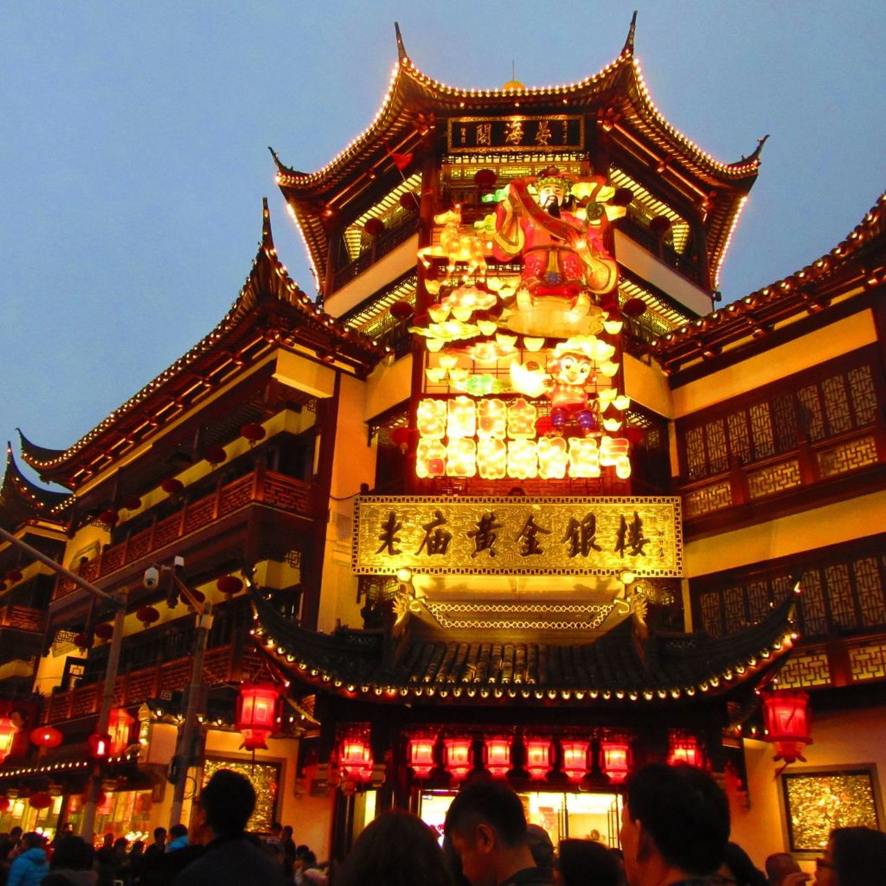 上海豫园,位于中国上海市黄浦区,是一个集历史,文化和旅游于一体的