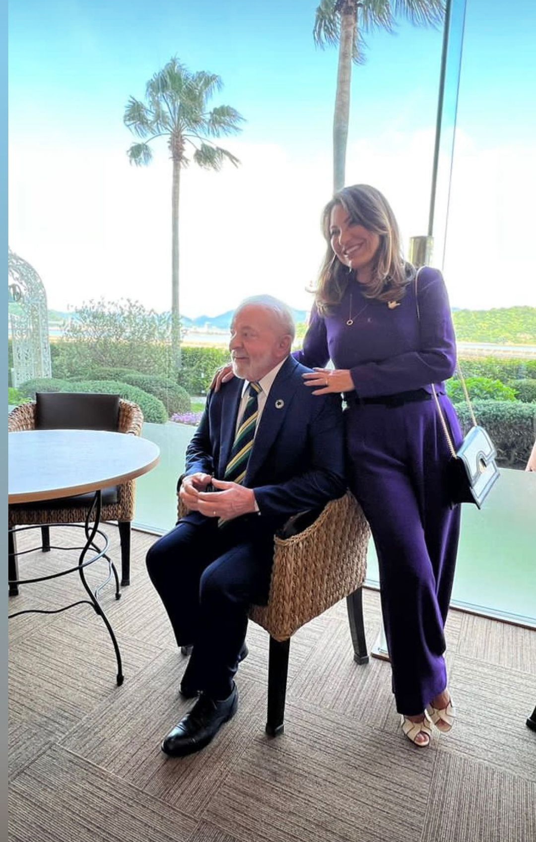 卢拉夫妇到访日本,罗桑杰拉又壮了,岸田裕子皮肤白皙筷子腿好嫩