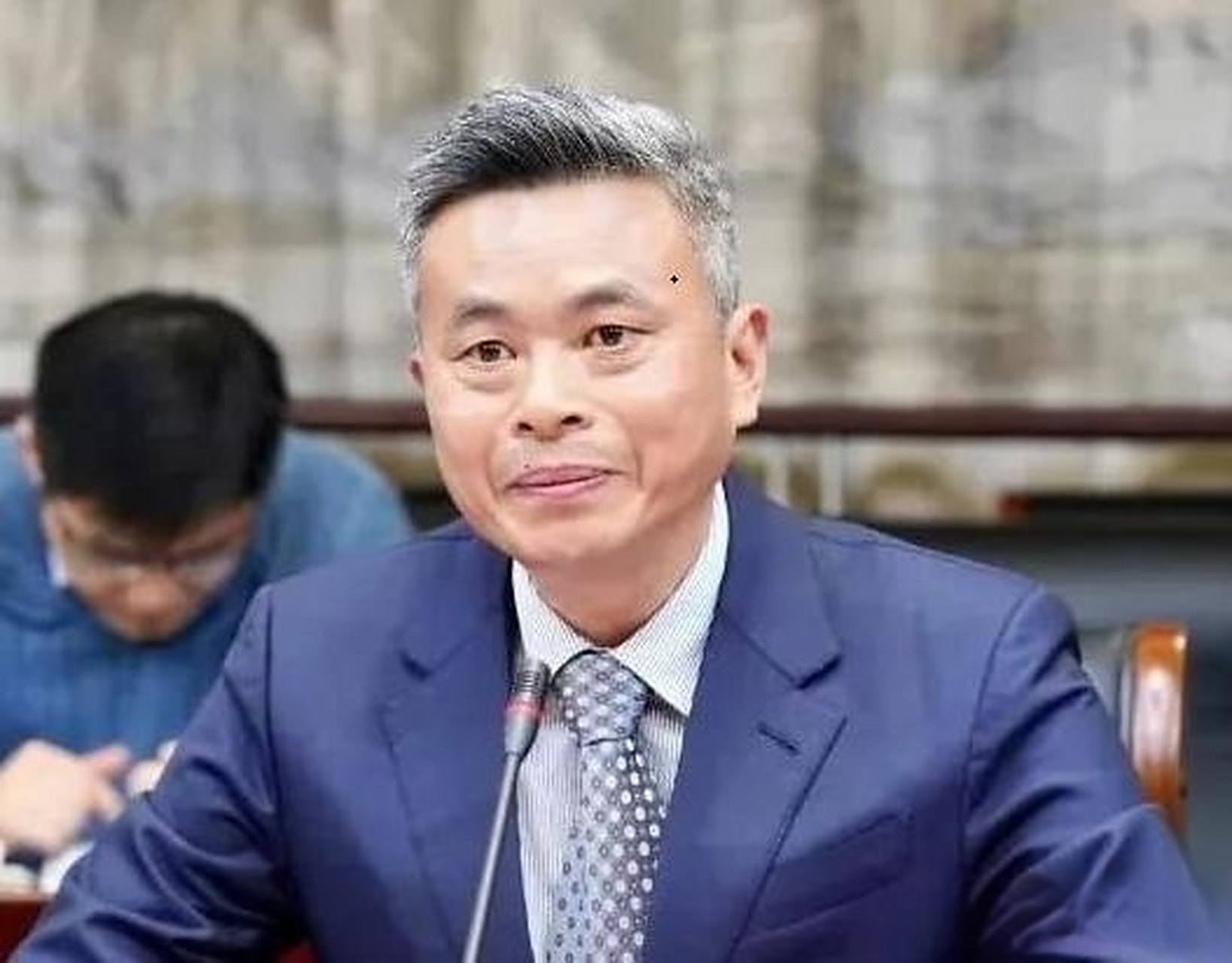 陈金章:出生于1963年,福建莆田秀屿人,大学本科学历,现任上海美迪西