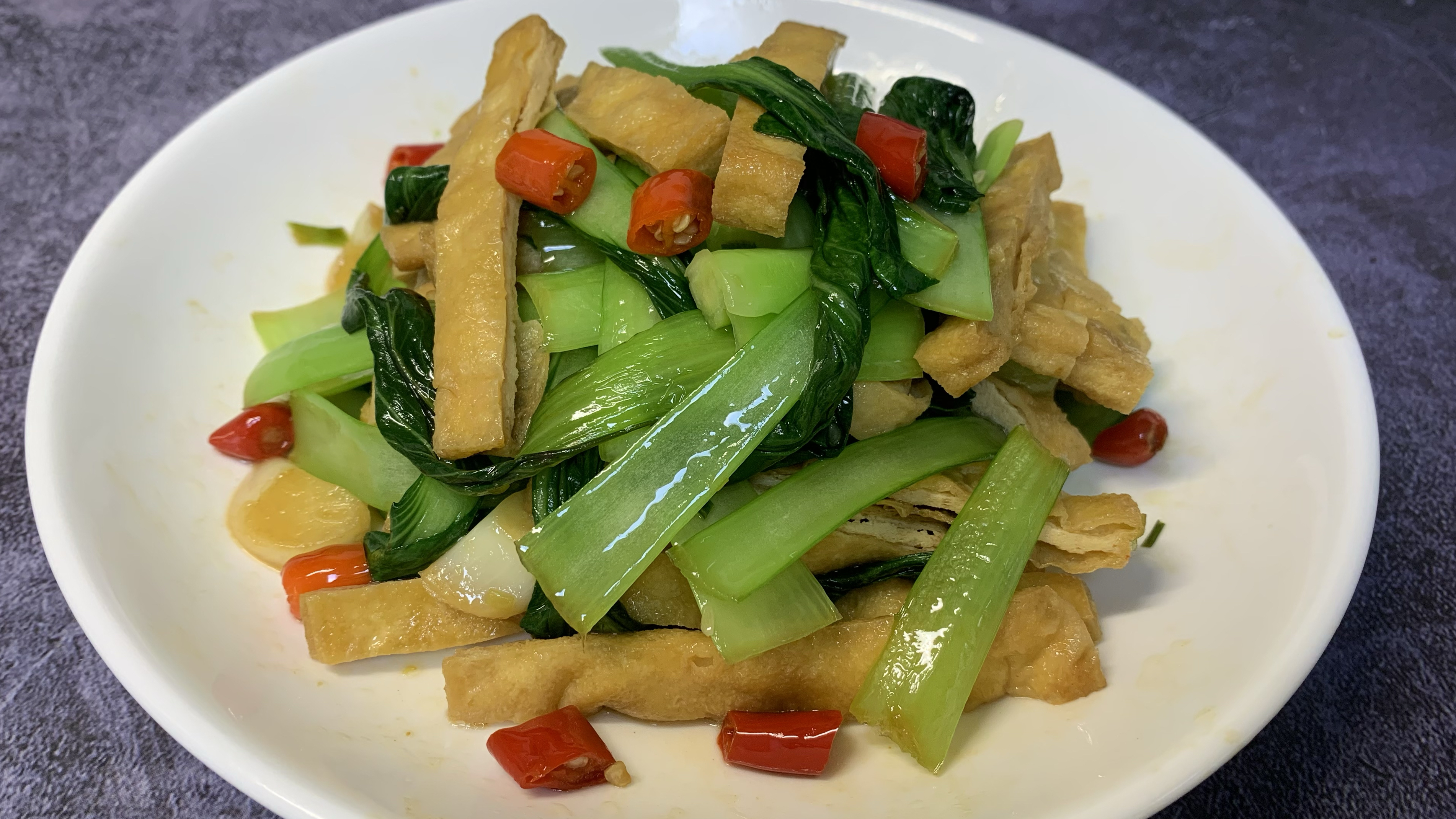 大厨教你青菜炒豆腐干家常做法,清淡美味,简单易做,好吃又下饭