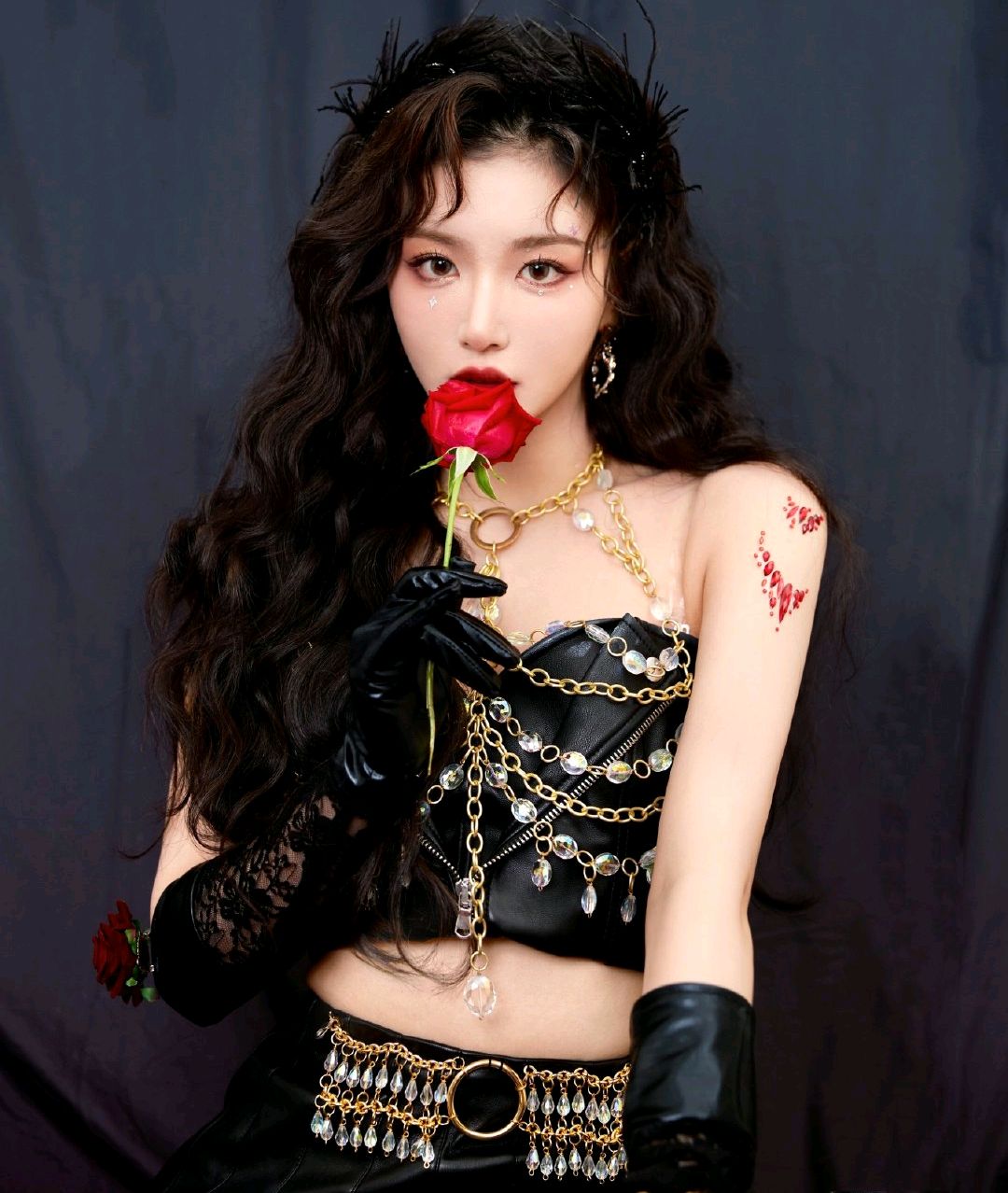 马思涵否认恋情,并为网传旧照道歉,孔雪儿也否认恋情