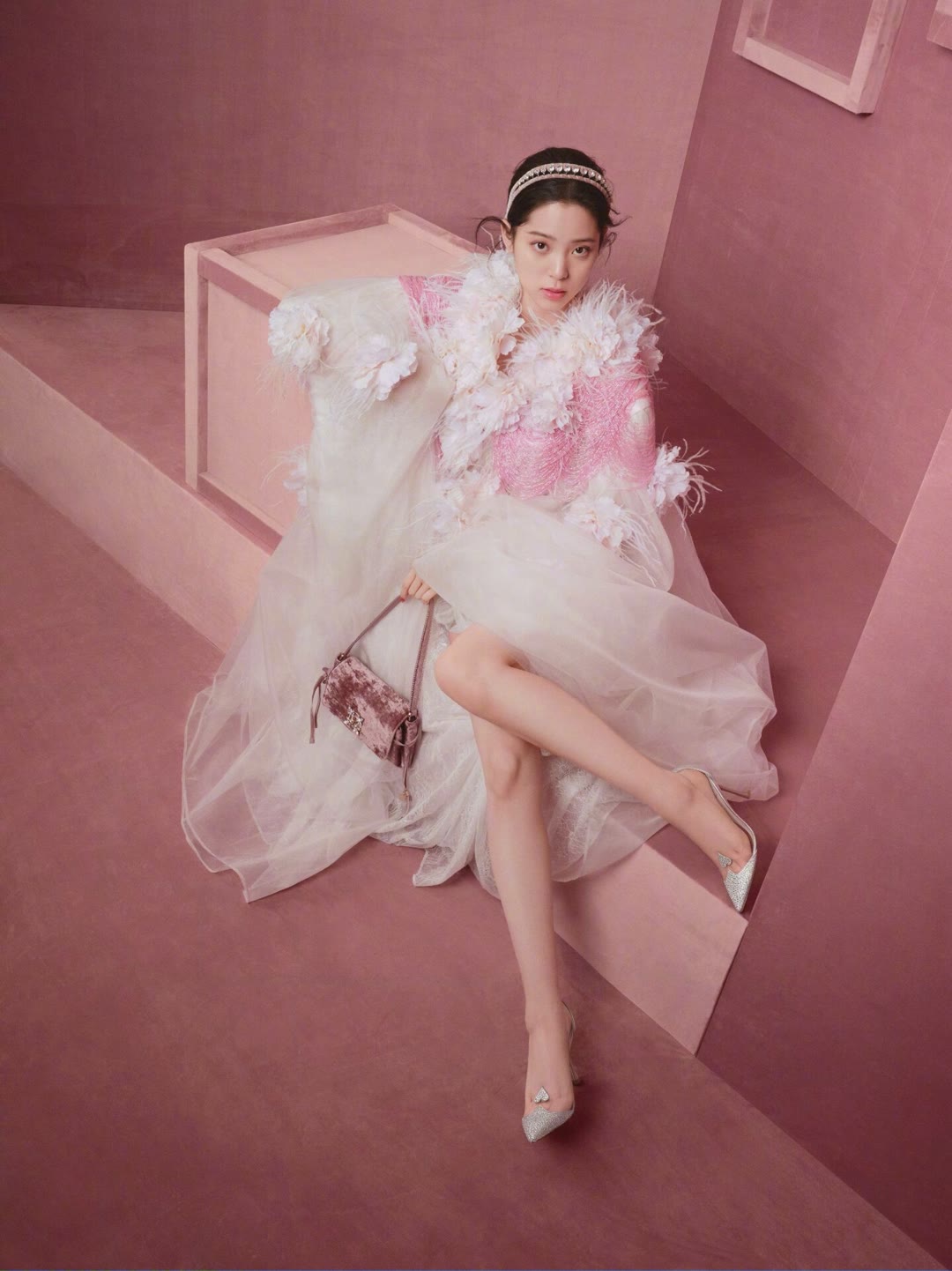 欧阳娜娜,本来就很漂亮,但大长腿更让人羡慕