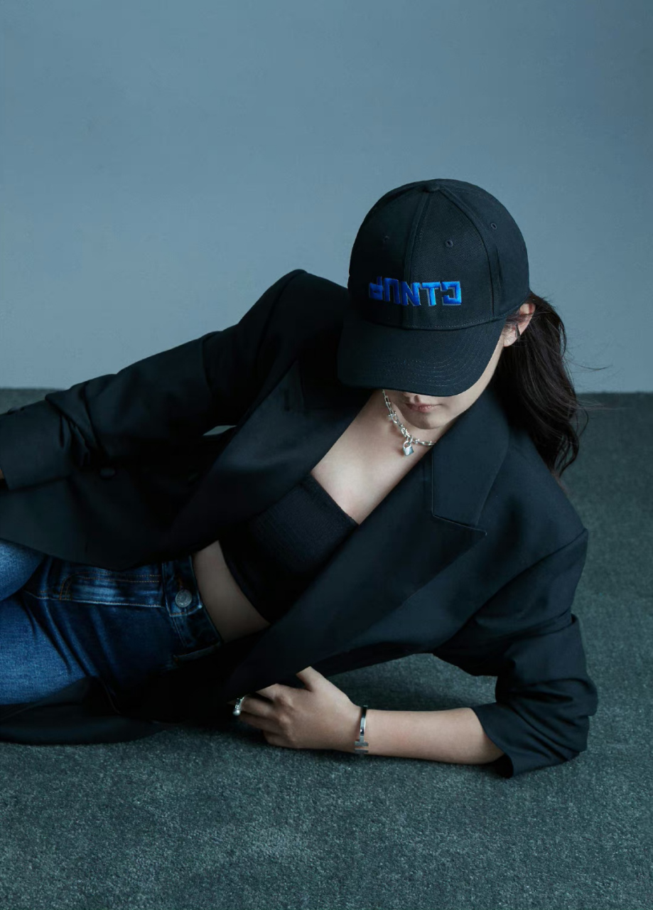 热依扎# 清新脱俗的容颜,性感火辣的身材,美艳动人,御姐范十足