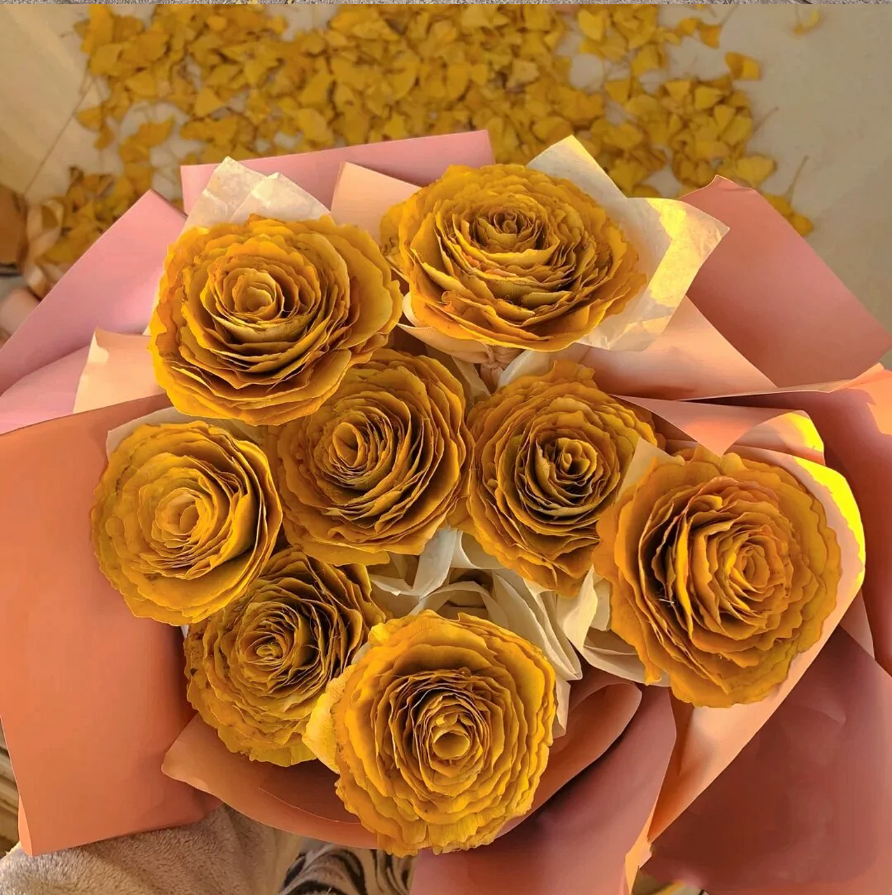 银杏叶花束的花语是: "因为有你 三生有幸"