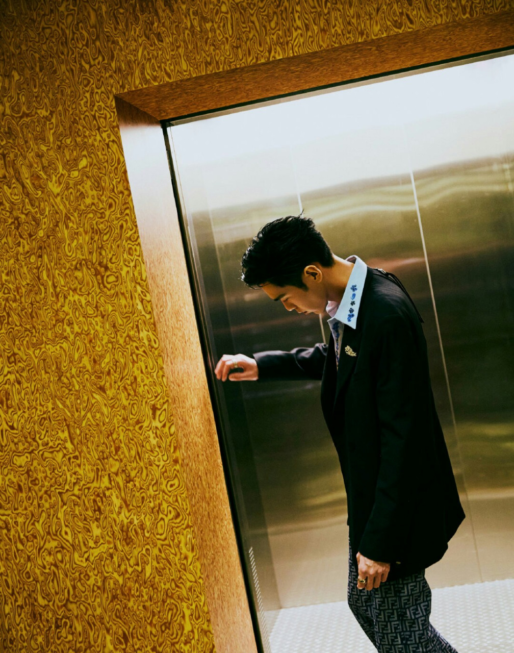 张若昀gq红毯造型,难得一见的张若昀来了!