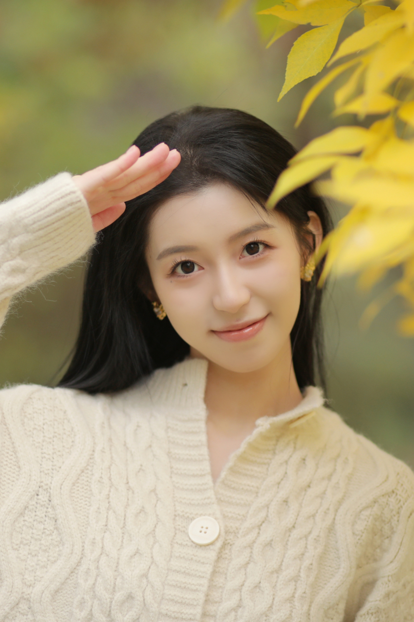 阳光美少女秋日户外写真～潘小雪