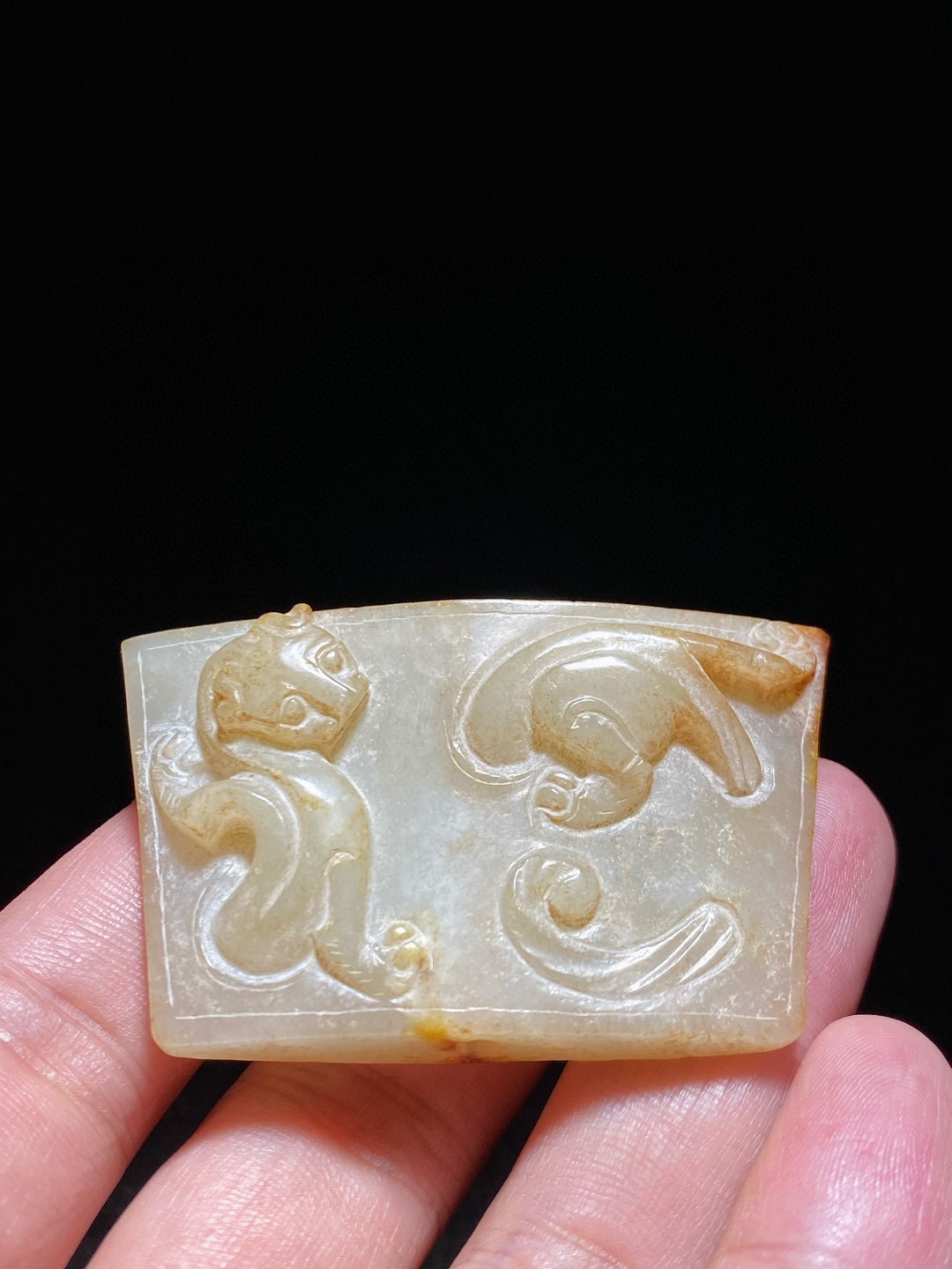 汉 和田玉籽料 白玉沁色 浮雕螭龙 剑珌 剑饰 把件