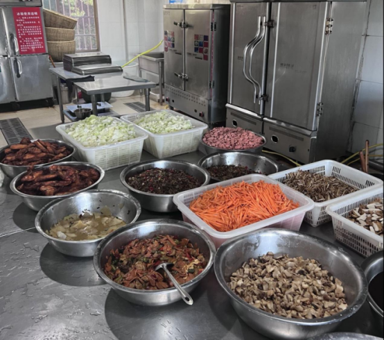 把食堂建成 "服务育人"的第二课堂——访耒阳市一中校长邓玉明