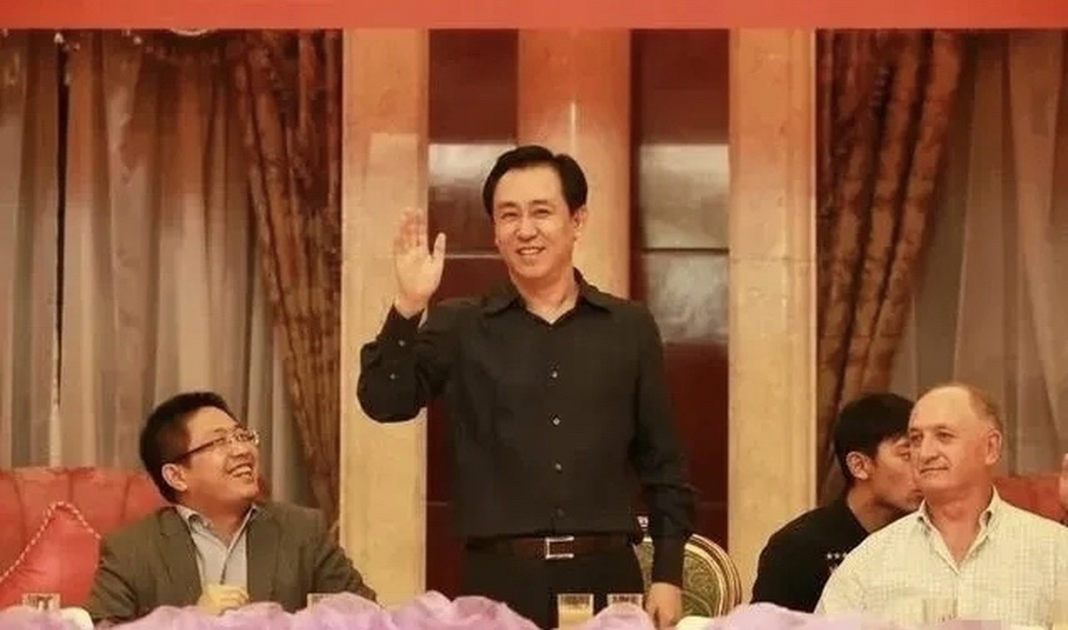 4万亿的皮带哥许家印,小日子过得很滋润.声马犬色,要啥有啥.