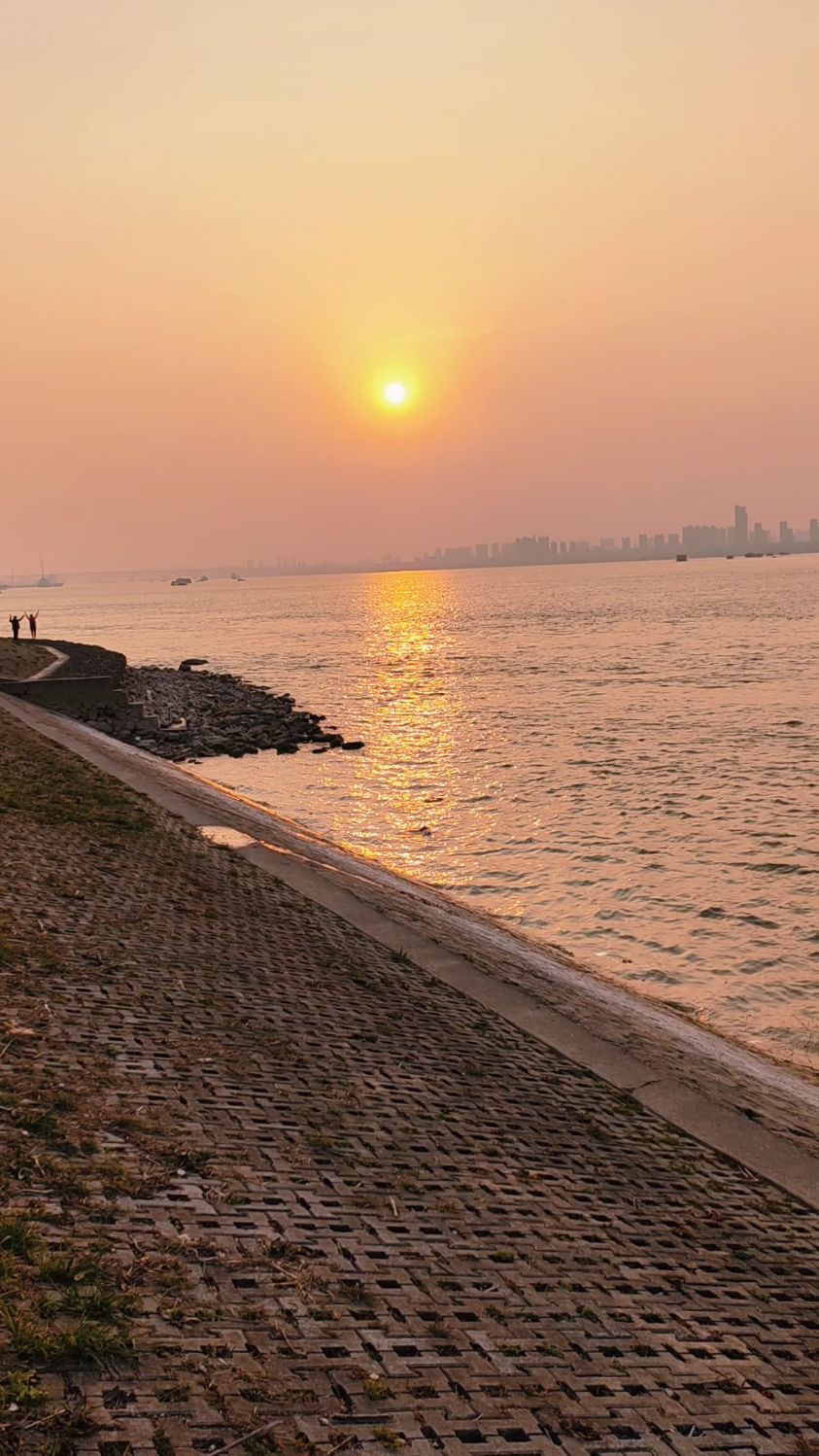 南京江边美景,不用进公园,沿着江边慢慢走