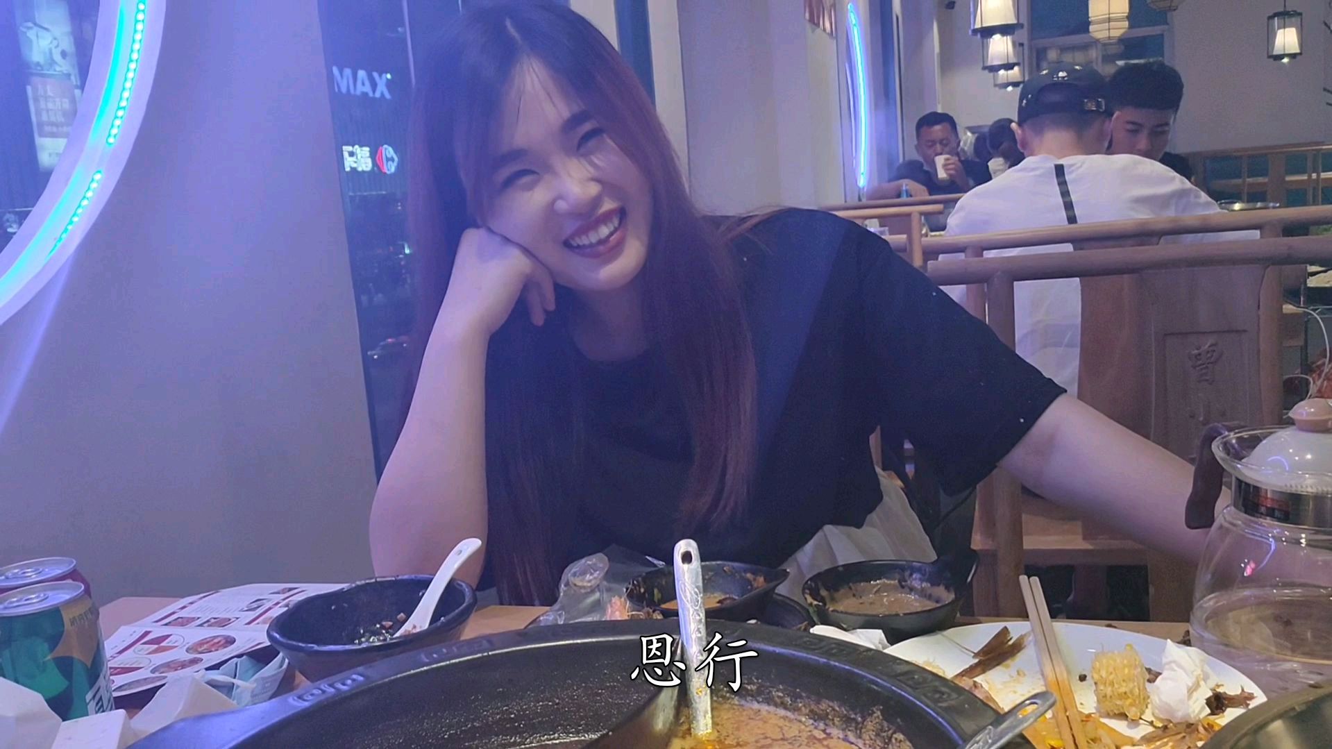 廊坊万达逛逛街,先去对面月色广场吃个麻辣鸭头,火锅