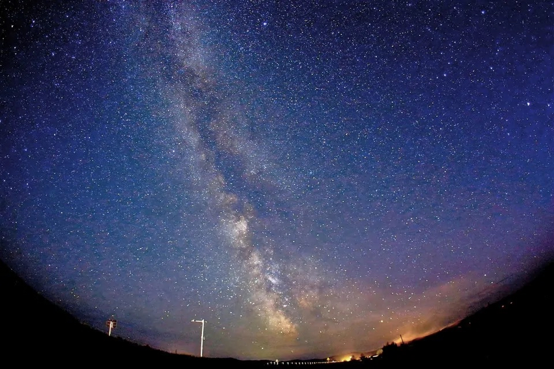 一口氣看完銀河為什麼是河 當我們仰望夜空,常常會看到一條明亮的