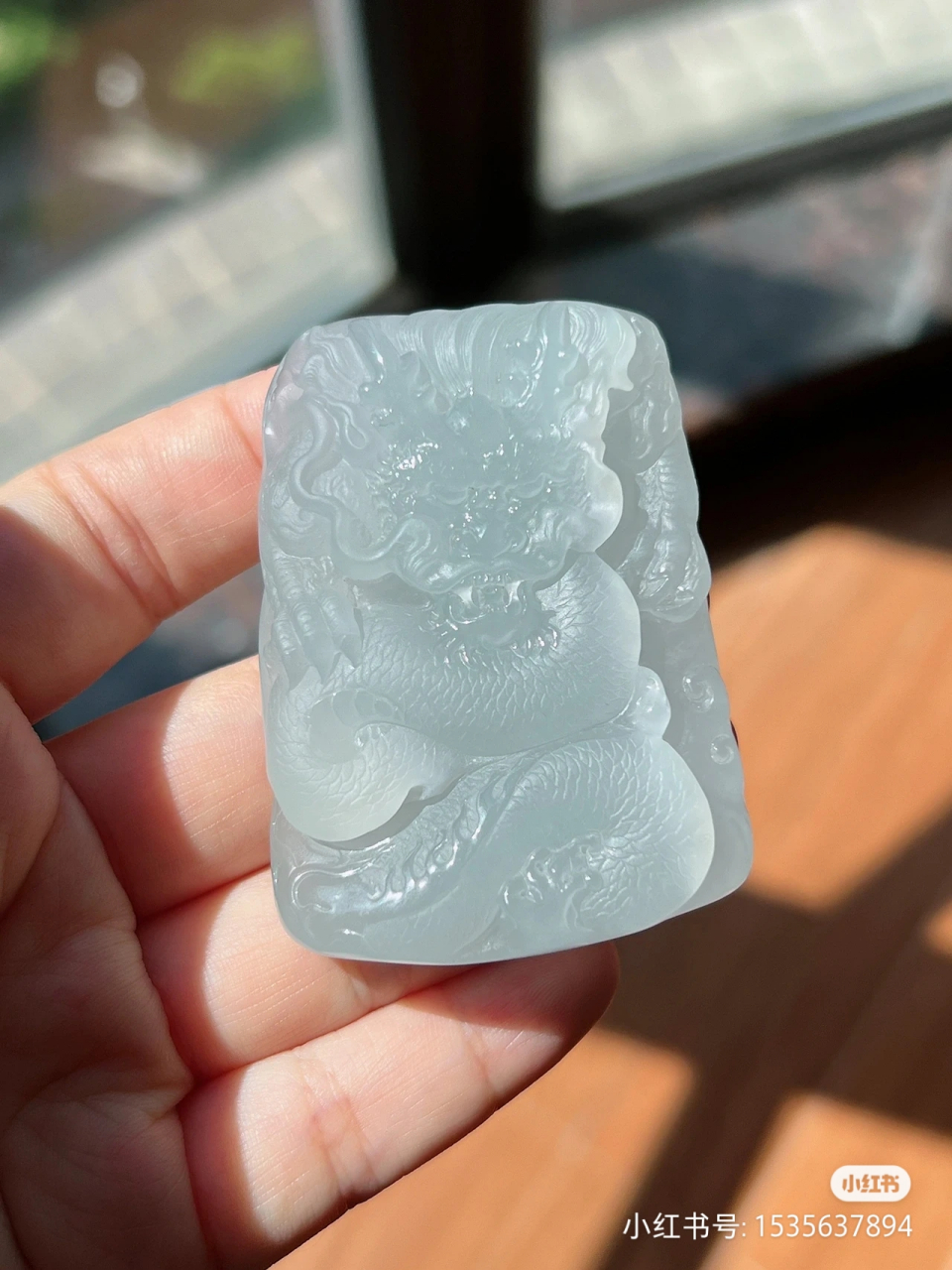 佩戴翡翠龙牌寓意好,但也有注意禁忌的地方.