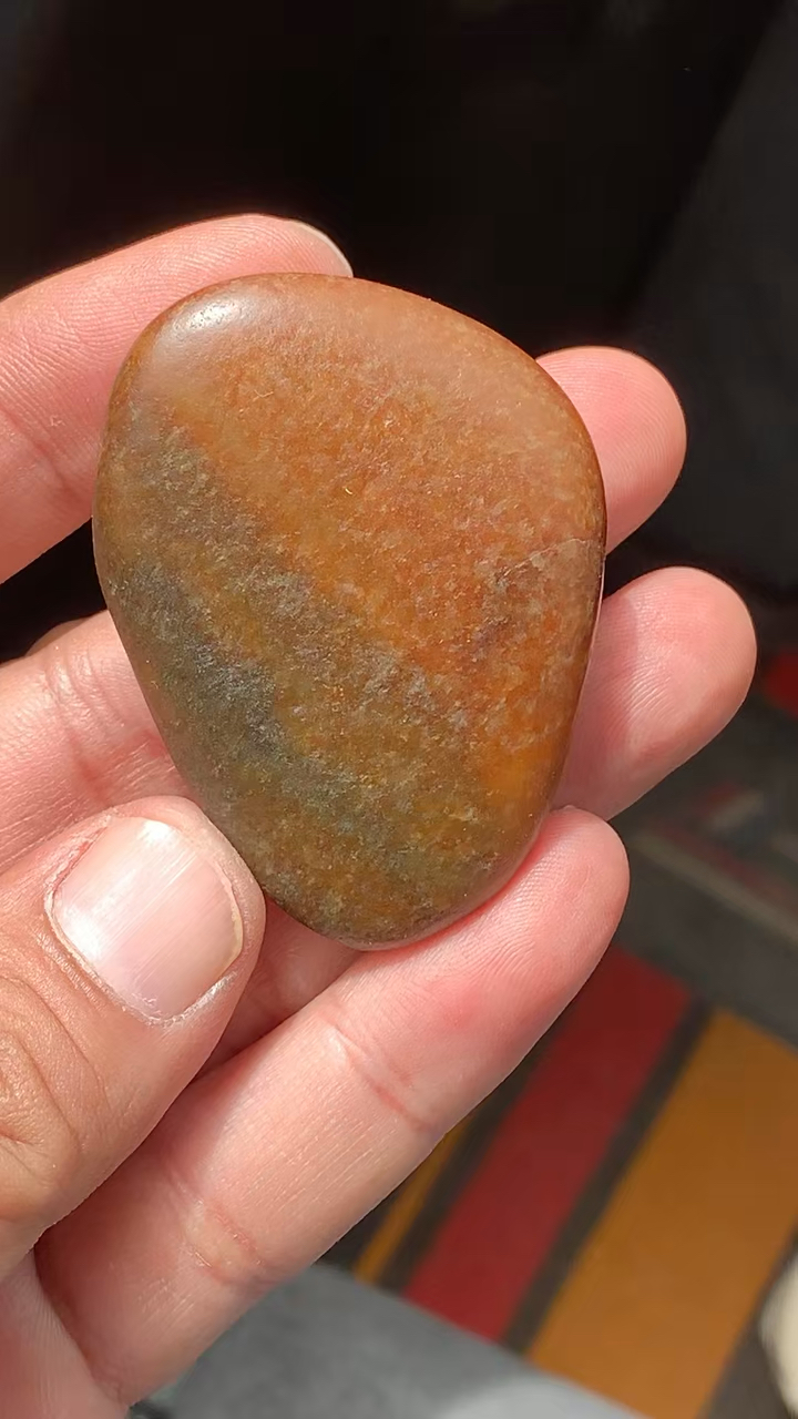 和田玉籽料红沁