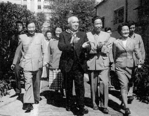 高级干部陈其五,严打期间去世,儿子一个被枪决,一个判20年