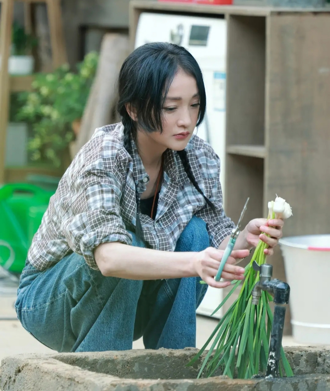 那英劝周迅别去浪姐:太吓人了  近日,那英在一档综艺节目中,以过来人