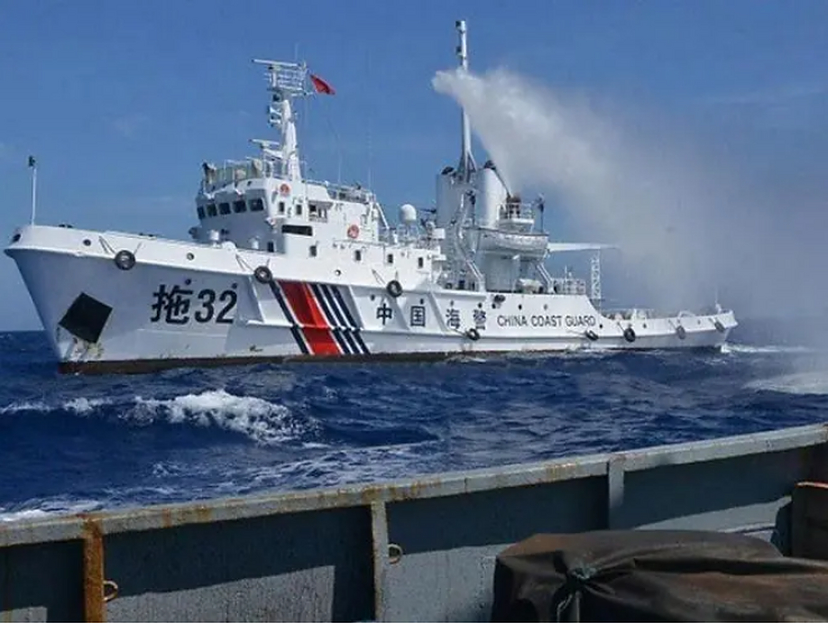 菲律宾向国际社会"哭诉":"中国海警船在南海仁爱礁拦截菲方巡逻艇