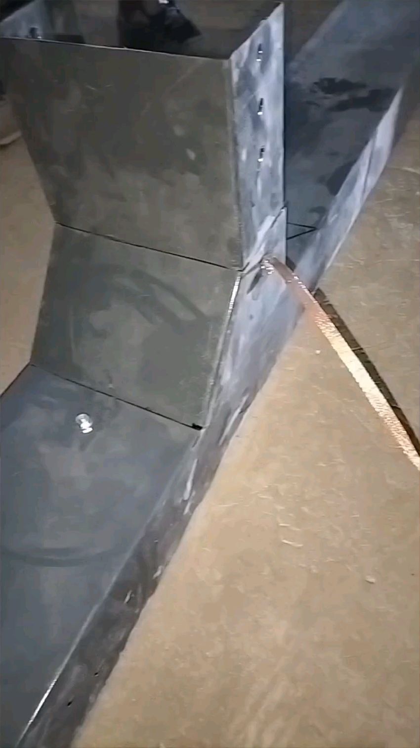 桥架垂直三通漏斗现场制作方法讲解视频