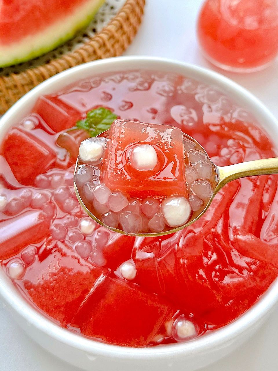 清凉95又解暑! 这么热的天气,来一碗冰冰涼涼的91西瓜冰粉吧!